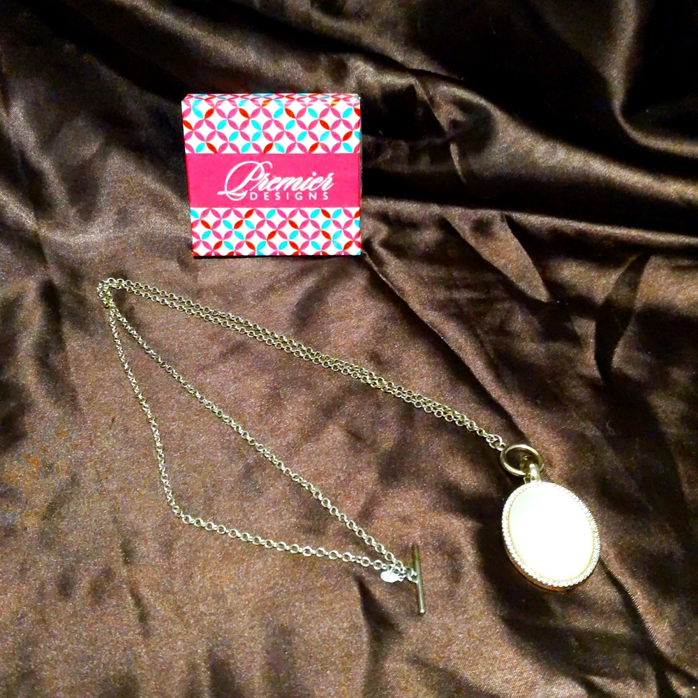 Premier design necklace